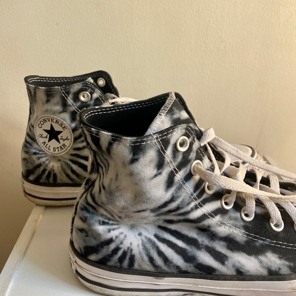 WOMEN’S CONVERSE HIGH TOPS (TIE DYE)
